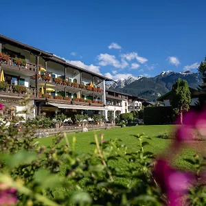 Отель Parkhotel 4 Sterne Superior Alpenjuwel Mit Genuss, Golf & Wellness In Der Karwendel-region Tradition Trifft Eleganz Im Stilvollen Rueckzugsort, Вальгау